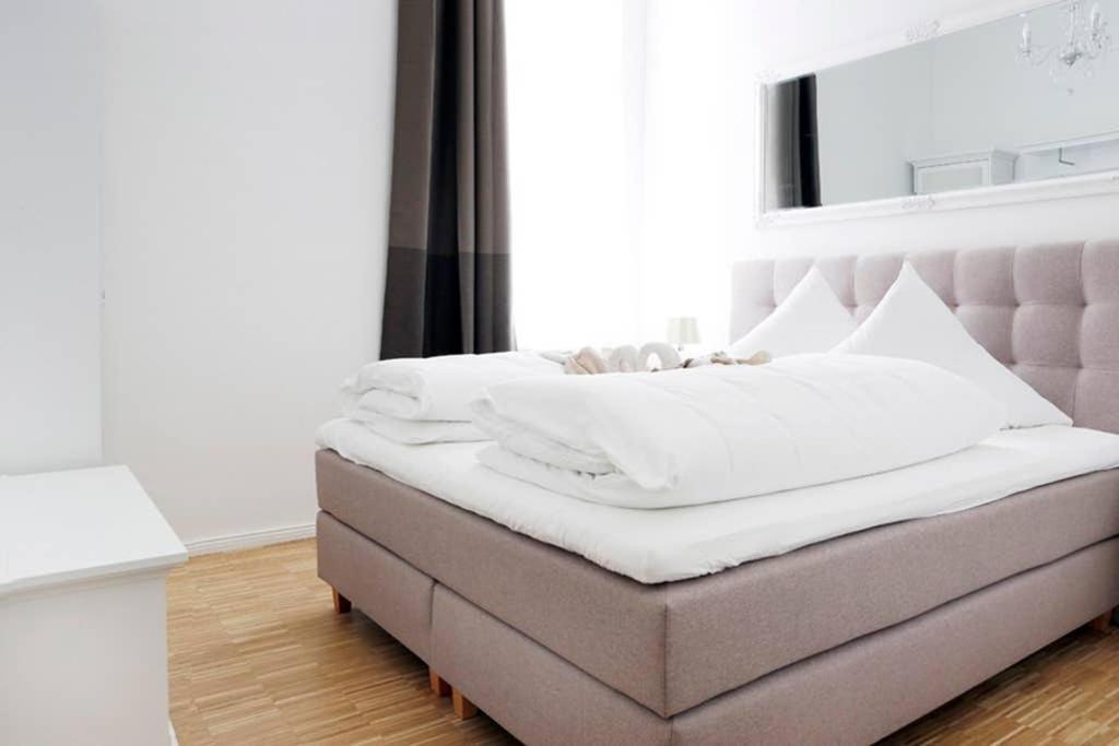 Sc 06 By Rockchair L Superhost Status L 4 Bedrooms Boxspringbeds 2 Bathrooms Balcony Elevator - Cozy Family & Business Flair Welcomes You! Apartament